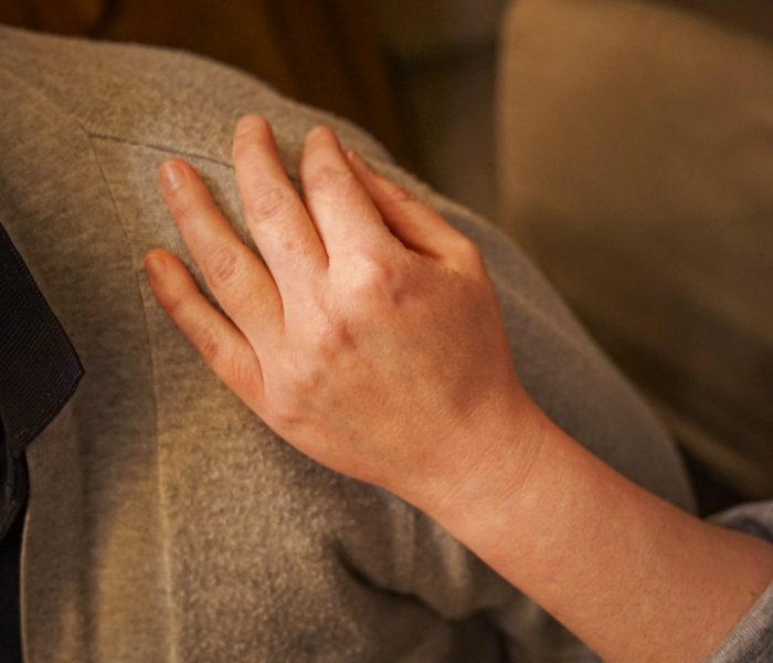 Hand-op-schouder-1-scaled.jpg